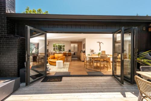 Geyserville House | Elegant Wine Country Retreat with Hot Tub & Family Welcome