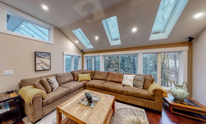 Warren House | Dog-Friendly Winter Chalet with Private Sauna Near Sugarbush