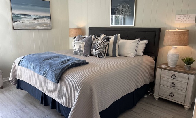 Ocean Isle Beach Condo | Seaside Retreat: Top-Rated Condo with Pool & Ocean Views