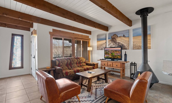 Northeast Santa Fe Hotel | Updated Condo Steps From The Plaza with Pool & Spa Amenities