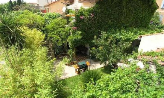Toulon Apartment | Character-Filled Oceanfront Apartment | Guest Rated 9.8/10