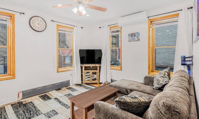Queens Apartment | Stylish 1 Bed, 1 Bath Retreat in Queens with Spa Access