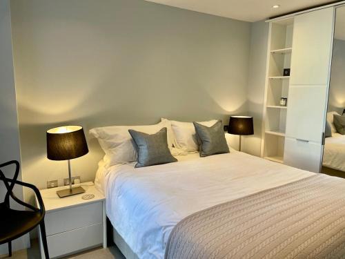 Battersea Apartment | Luxury 1 bed flat with parking, Clapham Junction