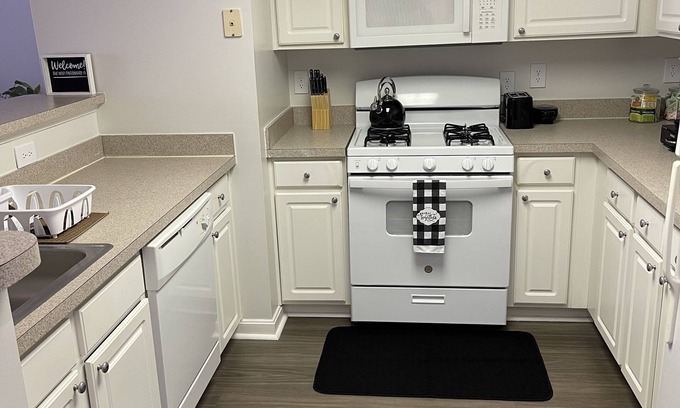 Ballston Apartment | Elegant 1 Bedroom Apartment with Private Pool & Spa