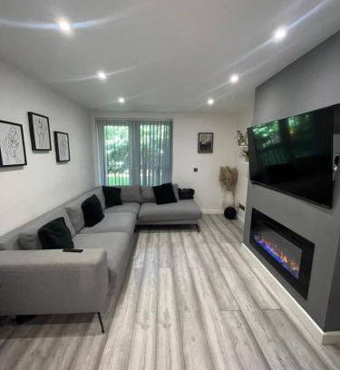 Grove Park Apartment | Elegant 1 Bedroom Apartment in Bromley, Rated 10/10