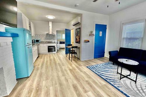 Montrose Cabin | Elegant 1 BR Montrose - Cagliari at The Italian Plaza
