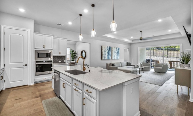 Austin House | Elegant Hill Country Retreat with Pool & Kitchen Access