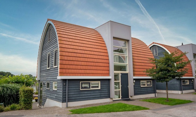 Midlaren Cottage | Luxury 10-person bungalow