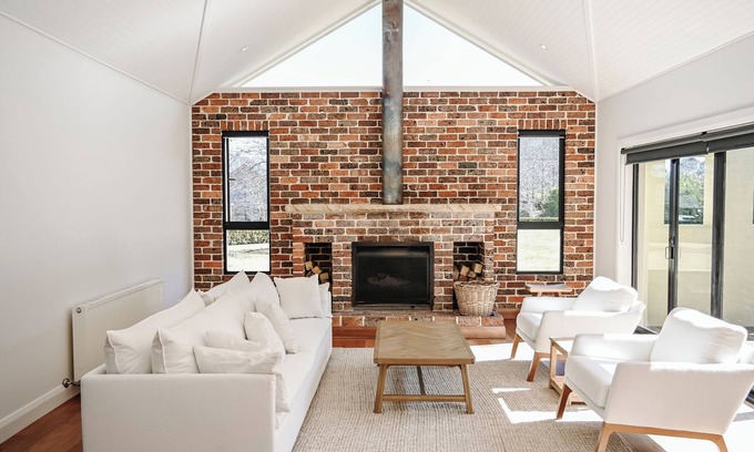 Bowral House | Elegant 10-Person Retreat with Pool & Breakfast Included
