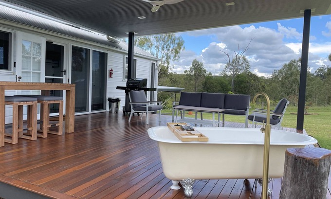 Mount Alford Cottage | Historic Workers Cottage Near Wineries & Wedding Venues