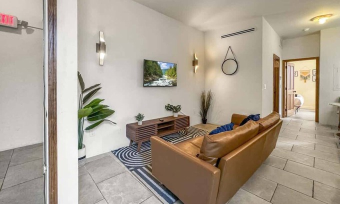 Society Hill Apartment | Luxury 1BD | 1 Bed | South St