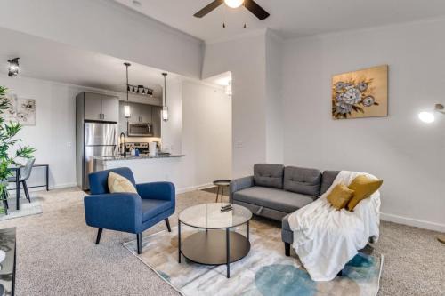 McNeil Apartment | Elegant 1-Bedroom Apartment with Pool and Breakfast