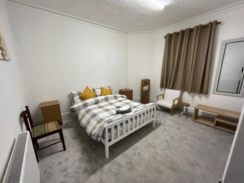 Dumfries Apartment | Inviting Glebe Street Dumfries: Pool, Restaurant & Breakfast
