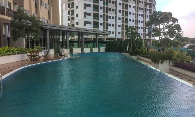Cikarang Apartment | Stylish Oasis Apartment with Pool and Study Room
