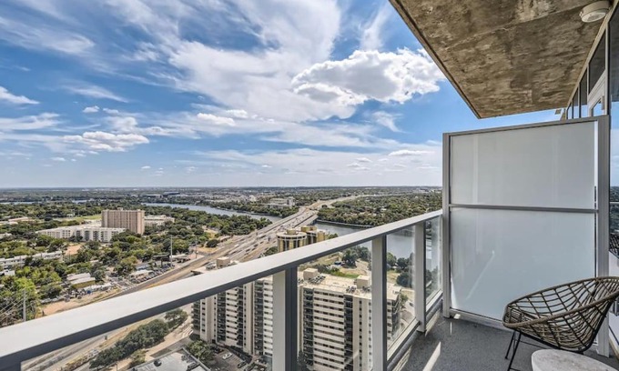 Rainey Street Historic District Apartment | Stylish 1BR with Rooftop Pool & Views Near Rainey St.