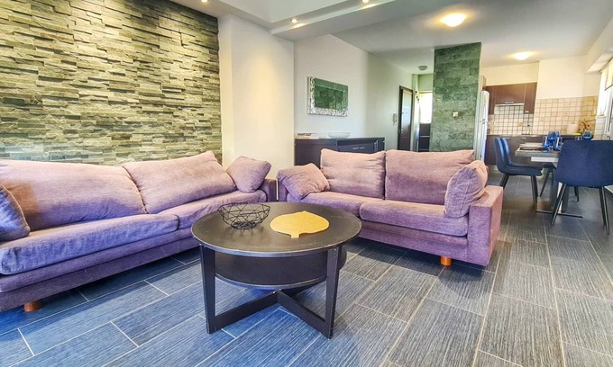 Ayios Dhometios Apartment | Comfortable 2-Bed Apartment Near Downtown Attractions