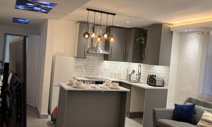 Sutton Coldfield Apartment | Elegant 2 Bed Apartment in Royal Sutton Coldfield