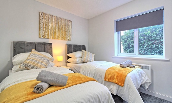 Chelmsford Apartment | Elegant 2-Bed Apartment in Central Chelmsford with Parking