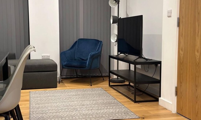 Theatreland Birmingham Apartment | Elegant 2 Bed En-suite in Birmingham's City Centre