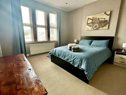 Parsons Green and Walham Apartment | Pet-Friendly 2-Bed Flat on Kings Road, Fulham