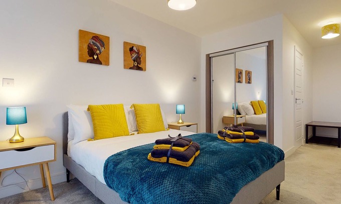 Ebbsfleet Valley Apartment | Stylish 2 Bed Apartment with Parking Near London
