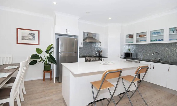 Yamba House | Stylish 2-Bed Oasis with Ocean View & Pool Access