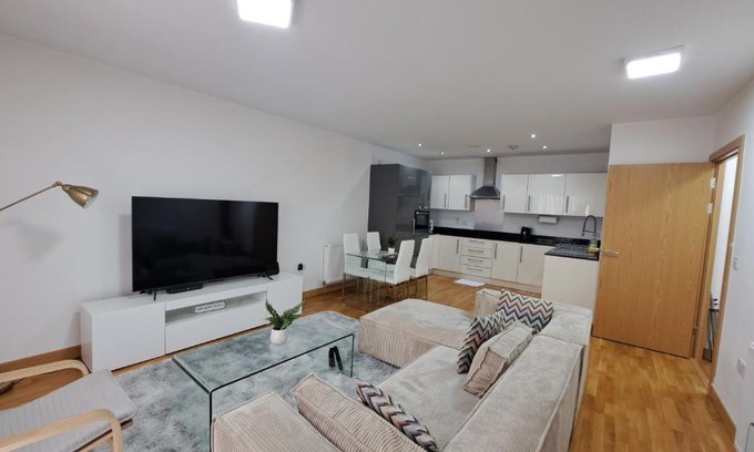 Dartford Apartment | Family-Friendly 2 Bedroom Apartment in Dartford - Rated 10/10