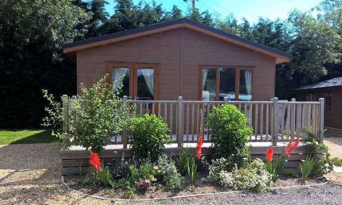 King's Lynn House | Remarkable 2 Bedroom Lodge with Spa and Pet-Friendly Perks