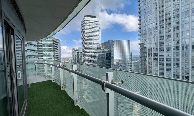 CityPlace Hotel | Serene 2 Bedroom Lakeview Retreat with Pool & Spa Access