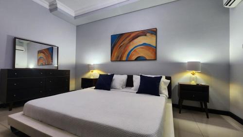 New Kingston Apartment | Luxury 2-Bedroom Suite adjacent AC Marriott Hotel New Kingston