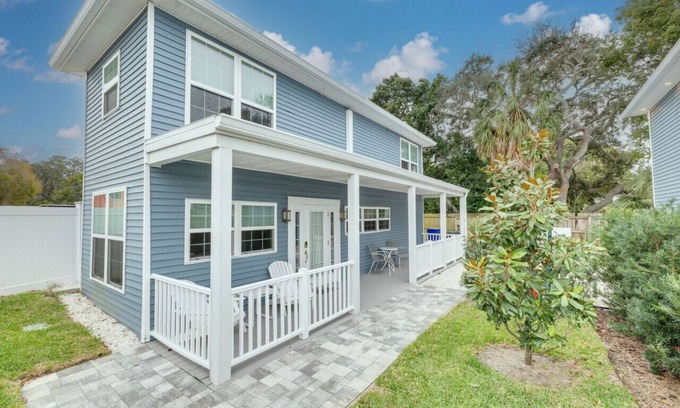 Downtown Dunedin House | Top-Rated 2-Bedroom Tiny Home with Pool & Breakfast