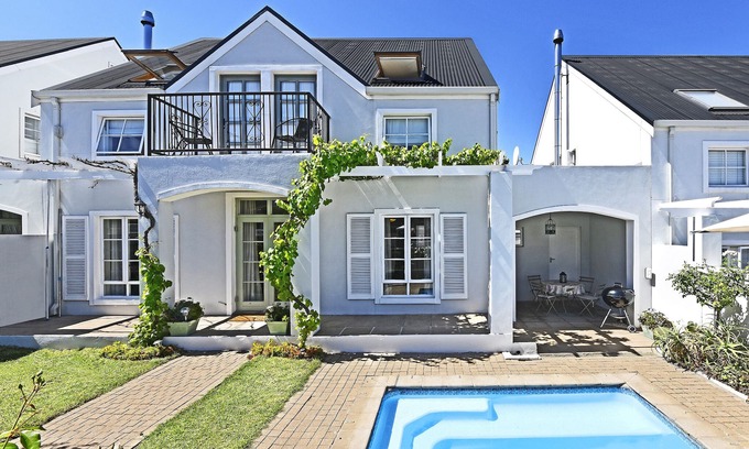 Franschhoek House | Elegant 2 Bedroom Retreat in Picturesque Franschhoek