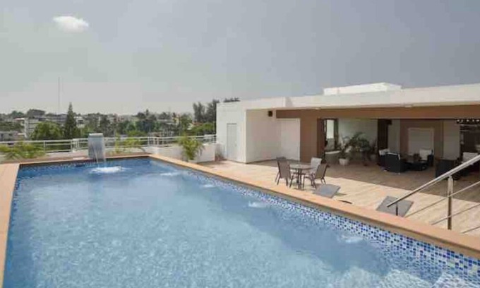 Los Rios Condo | Premier 2-Bed Apartment with Pool & Gym Near CIPLA