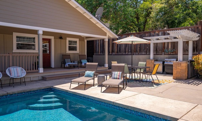 Paso Robles House | Modern Bungalow Near Downtown with Pool & Hot Tub - Rated 9.8