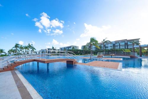 Puerto Juarez House | Beachside Sirenita G. Condo at Mareazul with Ocean Views
