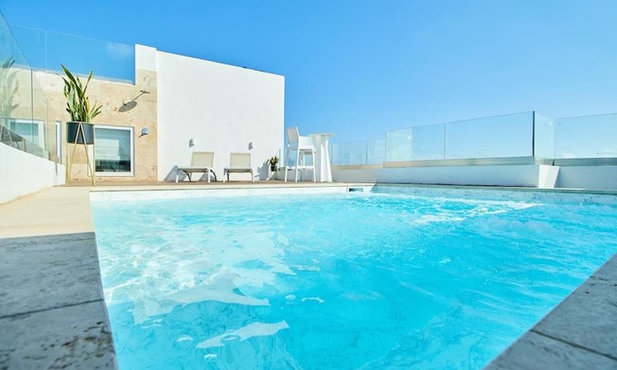 Swieqi Apartment | Stylish 2 BR Penthouse with Pool Near Paceville