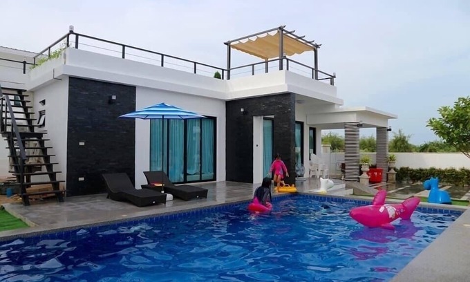 Hua Hin House | Elegant 2 BR Villa with Private Pool and Kitchen Amenities