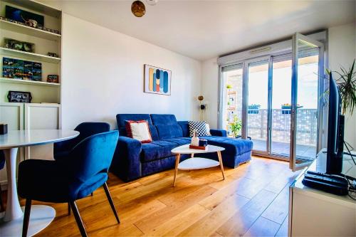 Puteaux Apartment | Elegant Stay at Paris La Défense - Family-Friendly Escape