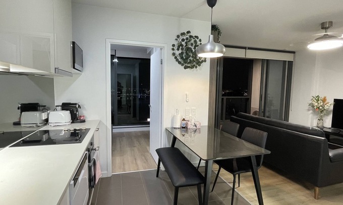 Docklands Apartment | Guest Rated 9.8: Well-Furnished Hotel with Spectacular Views