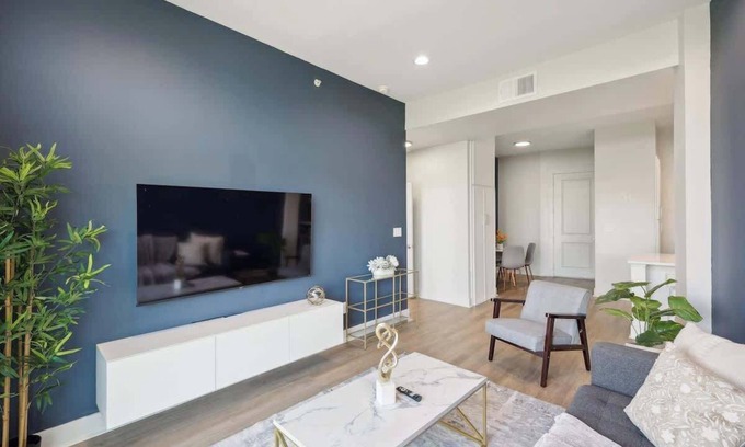 Deep Ellum Apartment | Luxury 2BD | DT Deep Ellum | 3 Beds | Free Parking