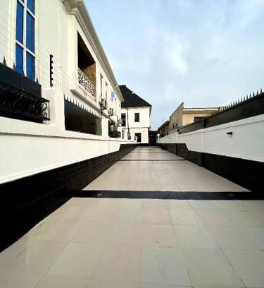 Lagos Apartment | Modern 2-Bedroom Retreat with Netflix & Wi-Fi in Gbagada