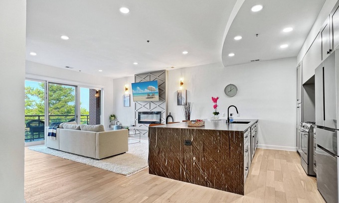 Cornelius Condo | Elegant 2-Bedroom Retreat with Breathtaking Views