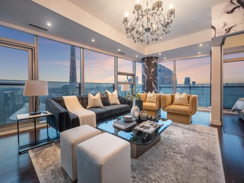 Toronto Entertainment District Apartment | Indulge in a 4-Star Condo with CN Tower Views & Pool
