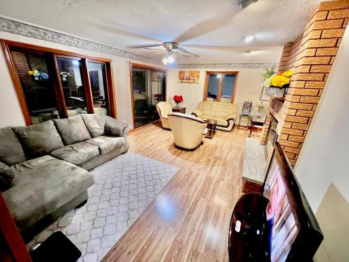 York Regional Municipality Apartment | Elegant 2BR Home in Newmarket - Pet Friendly & Family Ready