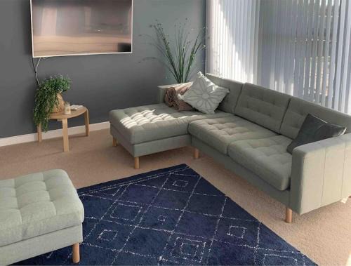 Wagga Wagga Apartment | Modern 3-Bedroom Apartment with Pool in Wagga's Heart