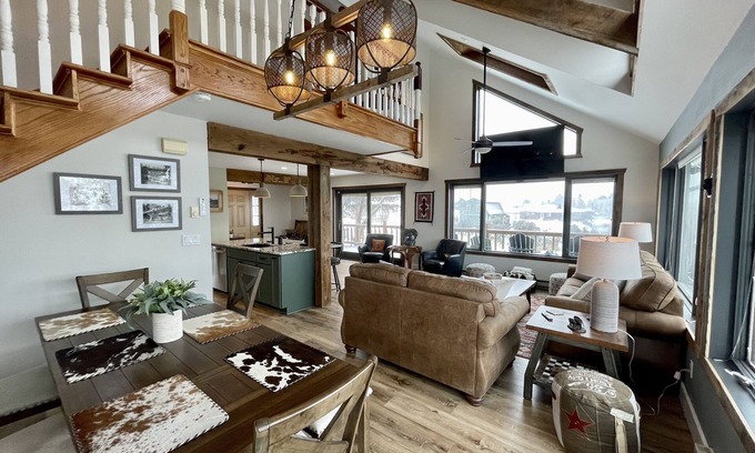 Gardiner House | Riverfront Retreat: 3 Bed House Near Yellowstone Park