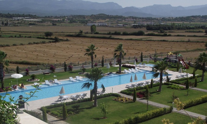 Side Apartment | Luxury 3 Bed Apartment, sleeps 7, with Jacuzzi on the Balcony