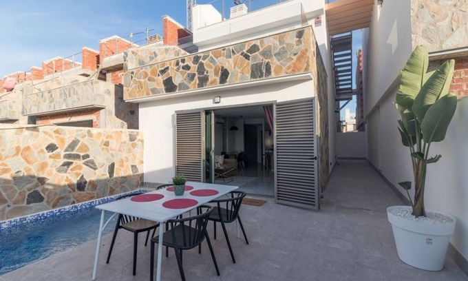 Los Alcazares Villa | Elegant 3-Bed Villa with Private Pool, Steps from Beach