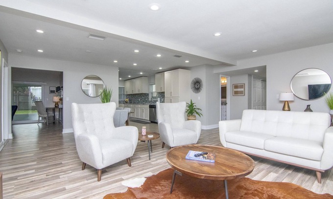 Brandon House | Elegant 3 Bedroom Retreat with Pool & Spa - Guest Rated 9.8