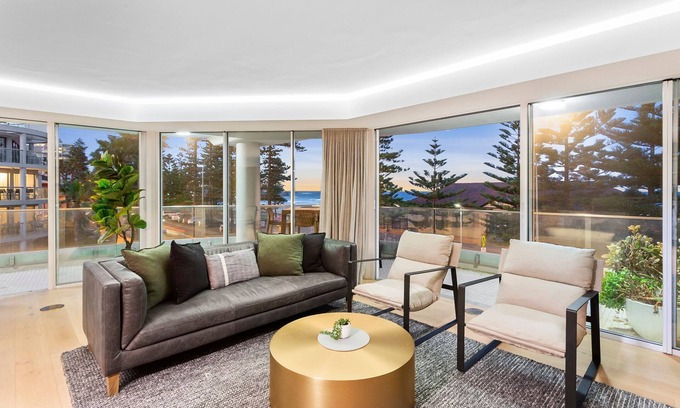Manly Apartment | Cozy Fifth Avenue Manly Beachfront with Ocean Views